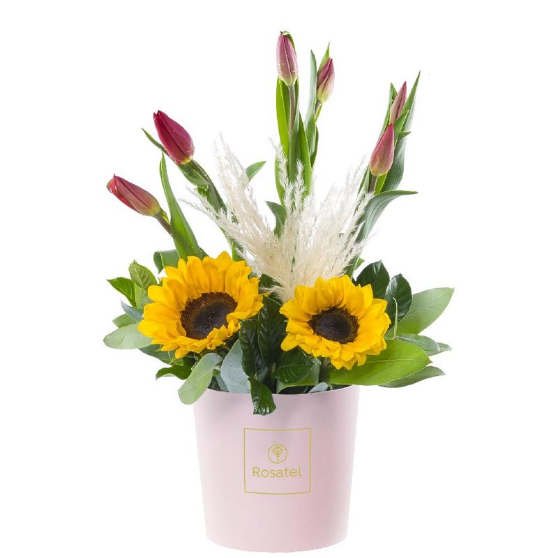 sombrerera-rosada-mediana-con-6-tulipanes-rojos-y-girasoles