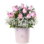 sombrerera-rosada-grande-con-15-rosas-rosadas-y-flores