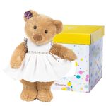 huguette-con-vestido-blanco