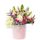 Compra online arreglo sombrerera rosada mediana con 5 rosas crema y flores Rosatel