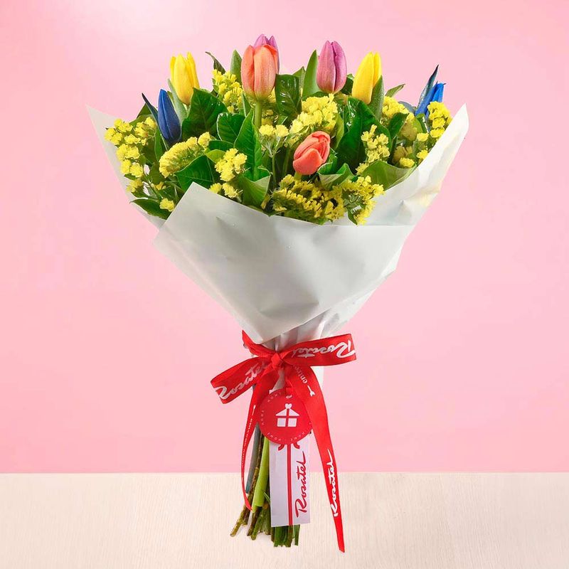 ramo-con-tulipanes-de-colores