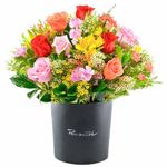 sombrerera-negra-grande-rosas-y-flores-primaverales