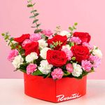 arreglo-corazon-rosas-y-flores