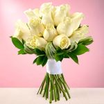 bouquet-de-novia-con-rosas-cremas