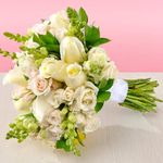 bouquet-de-novia-con-rosas-y-mini-rosas