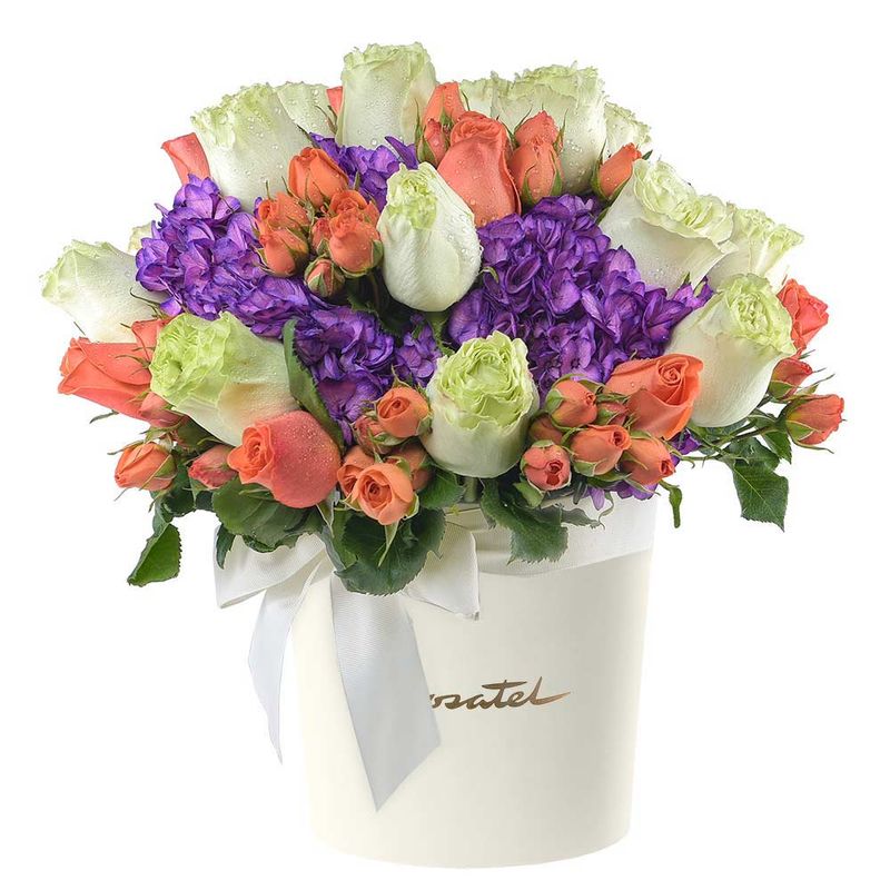 Sombrerera crema grande con 16 rosas y flores Rosatel