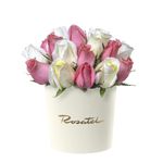 sombrerera crema mediana con 21 rosas rosadas y cremas Rosatel