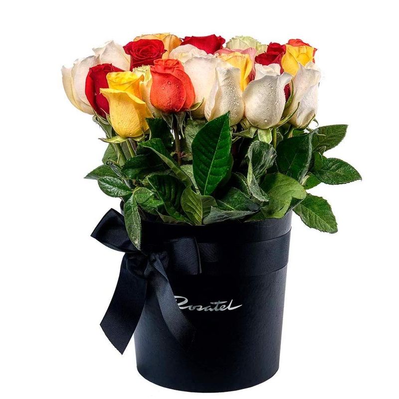 Florería sombrerera negra grande con 25 rosas variadas y follaje Rosatel