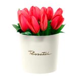 Sombrerera Crema Mediana con 12 Tulipanes Rojos