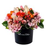 Florerías Perú sombrerera negra mediana con rosas y mini rosas Rosatel