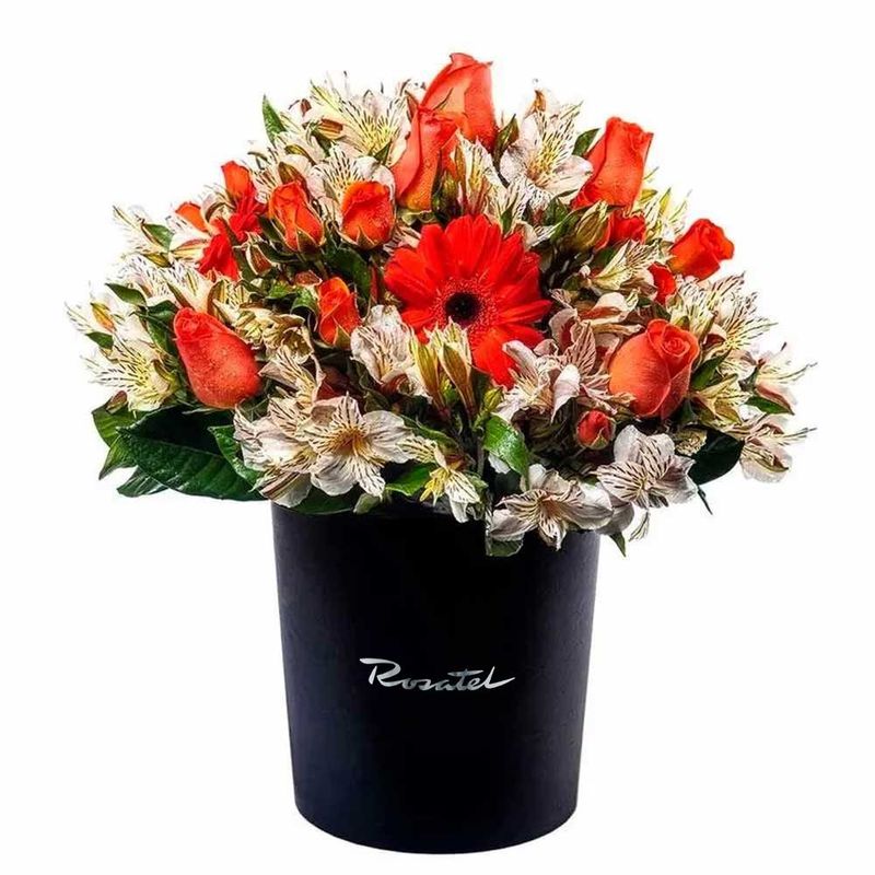 Arreglos florales sombrerera negra grande con rosas naranja y flores delivery Rosatel