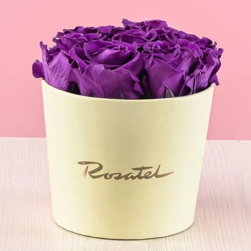 Arreglo floral ensueño en sombrerera crema Rosatel