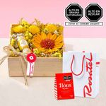 Flores amarillas secas en arreglo Ferrero y chocolates bom Rosatel